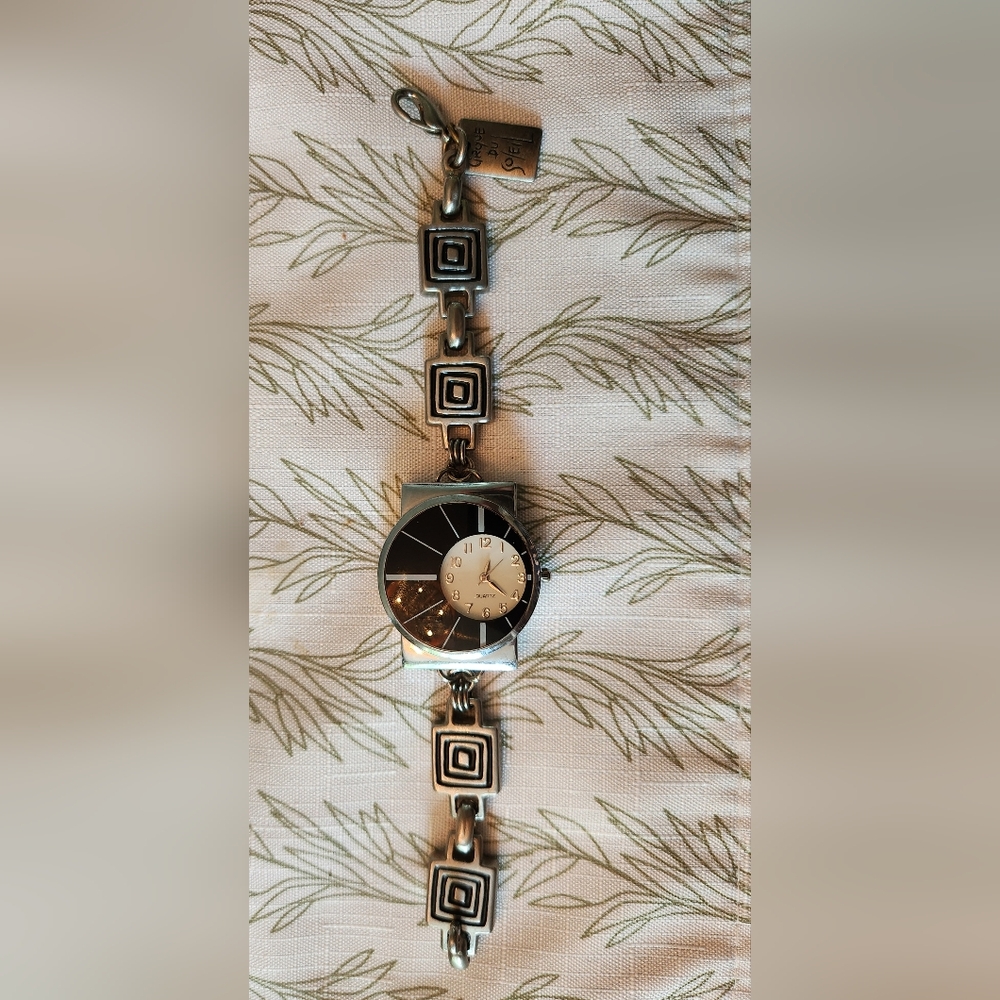 Vintage Cirque du Soliel Silver and Black Quartz Watch  7 1/2 inch wrist - Picture 4 of 5